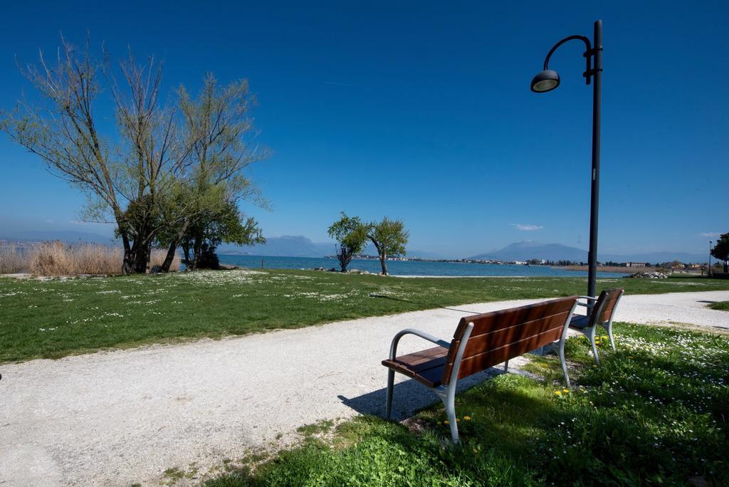 Appartamento Spiaggia Brema Сірміоне Екстер'єр фото